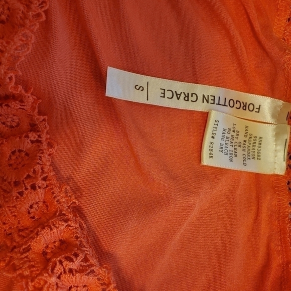 FORGOTTEN Grace Lace Trim Cold Sholder Top sz. Sm - Picture 6 of 8